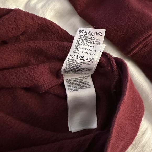 The North Face large burgundy hoodie. - Picture 7 of 15